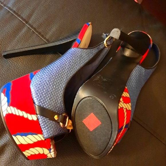 Women shoes with hills, like new, size 6.5 $ 40 - Picture 5 of 5